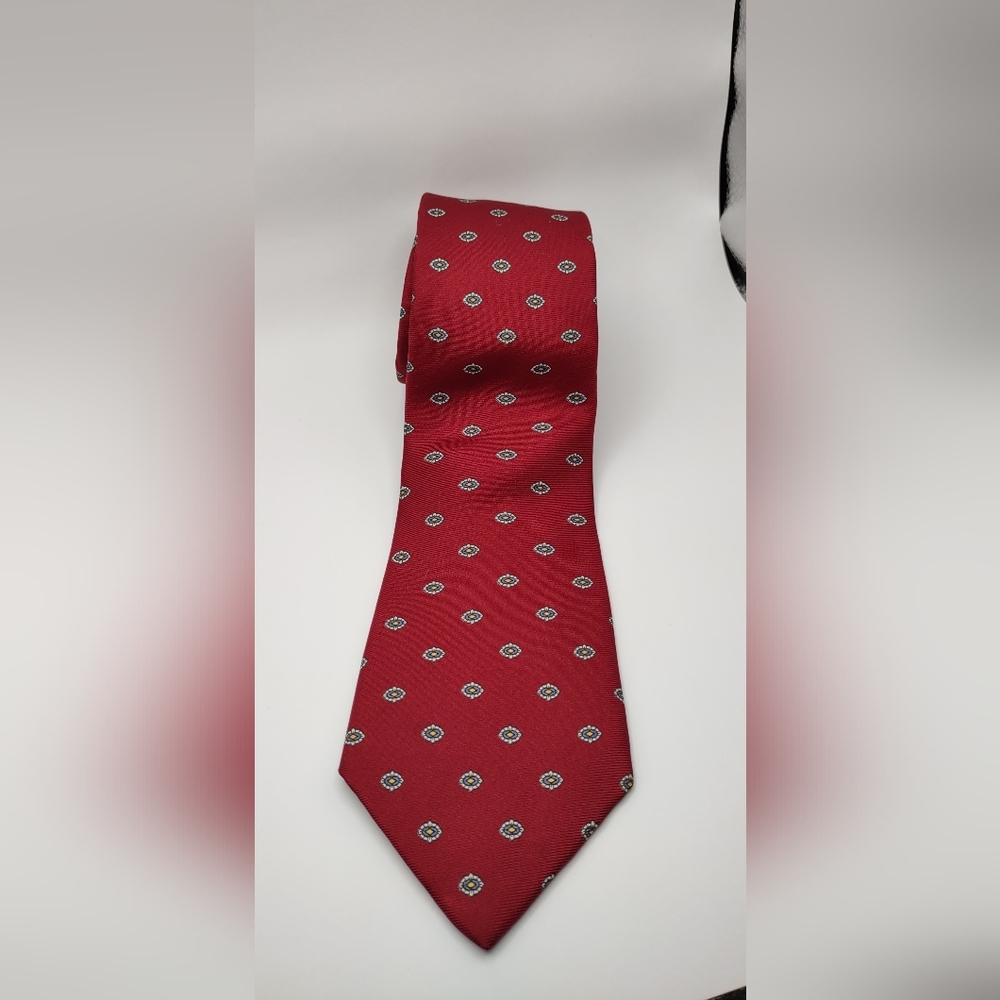 Elegant Red Patterned Tie